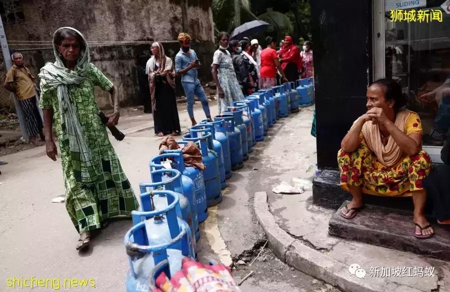 物价飞涨声中,各地民众走上街头,世界局势越来越不明朗