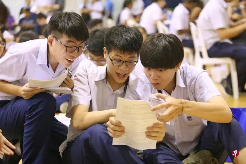 處處都卷的時代,崇尚精英教育的新加坡憑什麽不卷