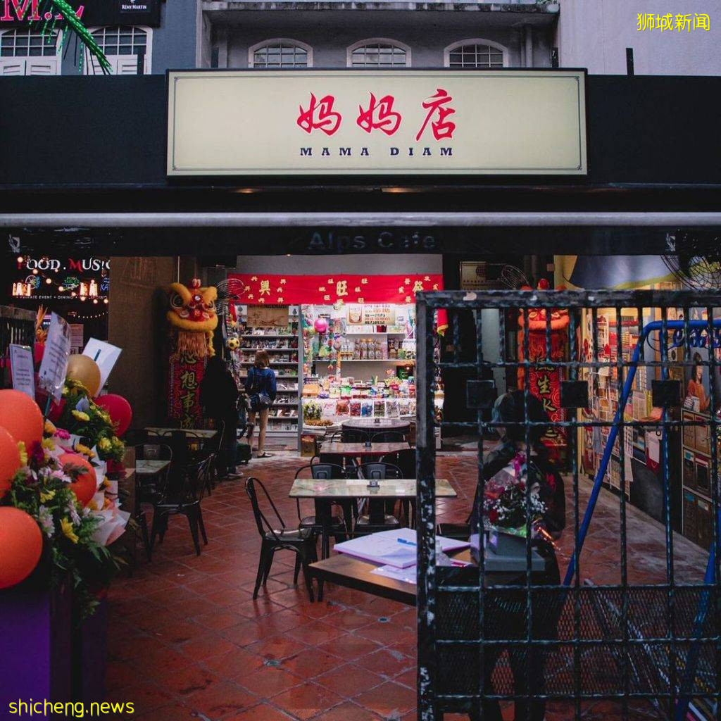 “Mama Diam媽媽店”古早味雜貨店門面、真實身份是隱秘酒吧🍻推開書架發現新空間！😱