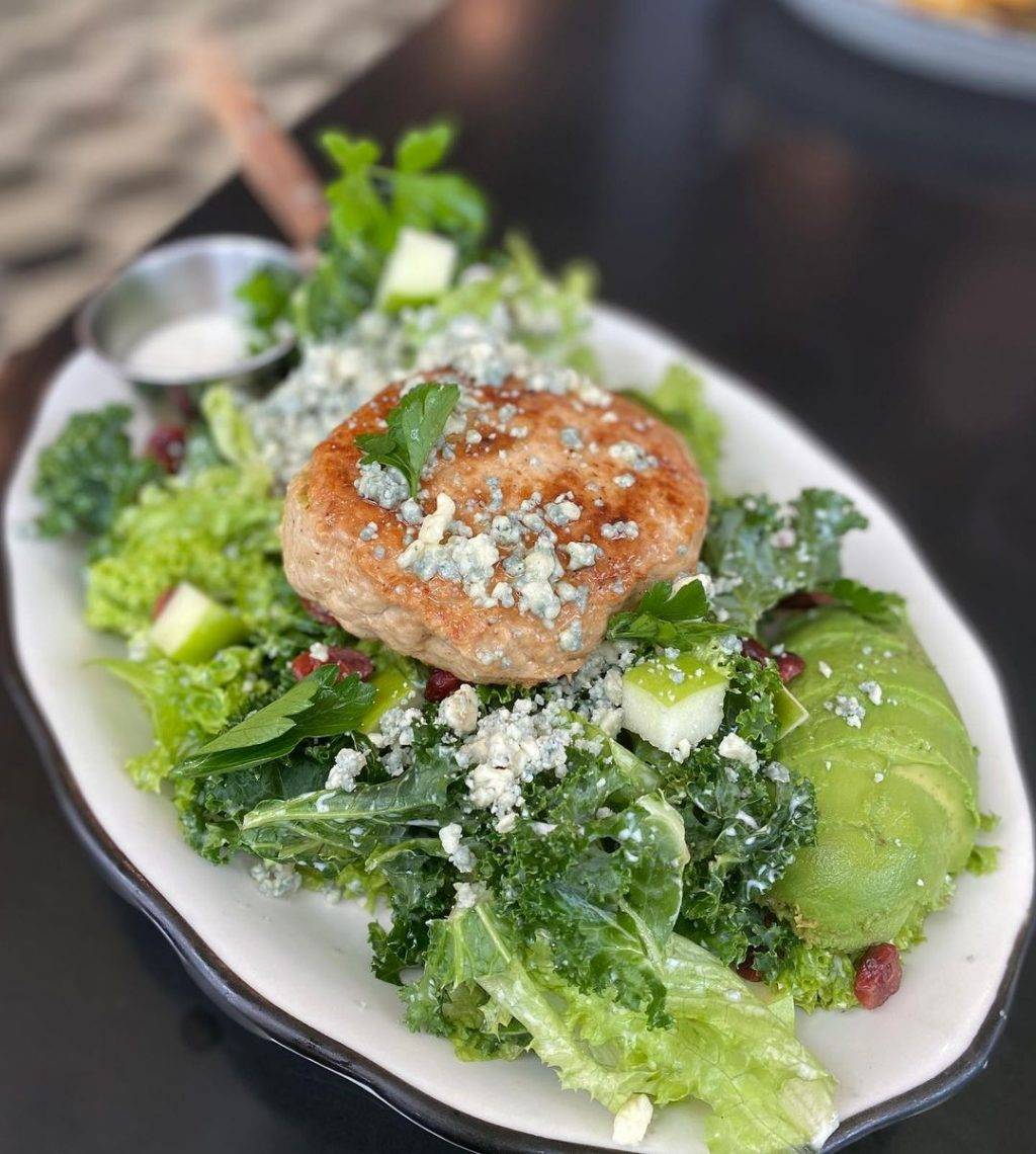 卡路裏炸彈💣 Black Tap高顔值彩色奶昔🌈 喝爆這份甜蜜負擔！重量級甜點+大分量餐點🤤