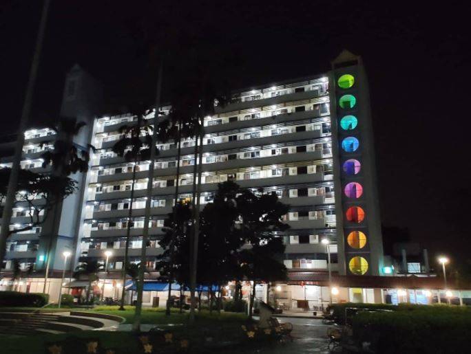 本地組屋也可以變得很有趣,一瞬間變彩虹了