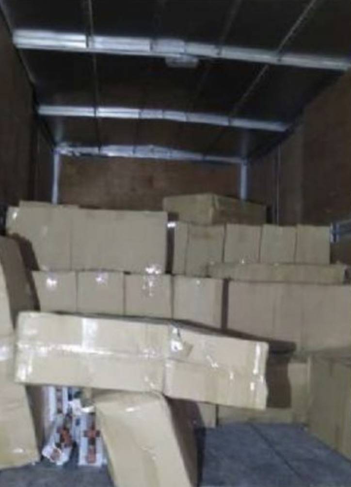 新加坡警察“釣魚執法”？網上賣煙被抓，搜查抓捕現場曝光