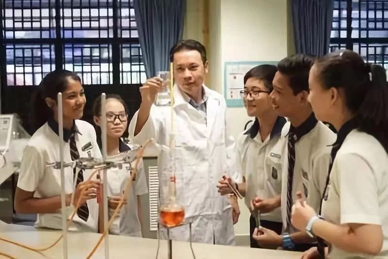如何让学生在新加坡政府中学里充分发挥潜力，且看新加坡知名中学校长的观点