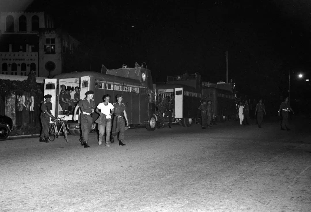 咖啡店內的愛與恨