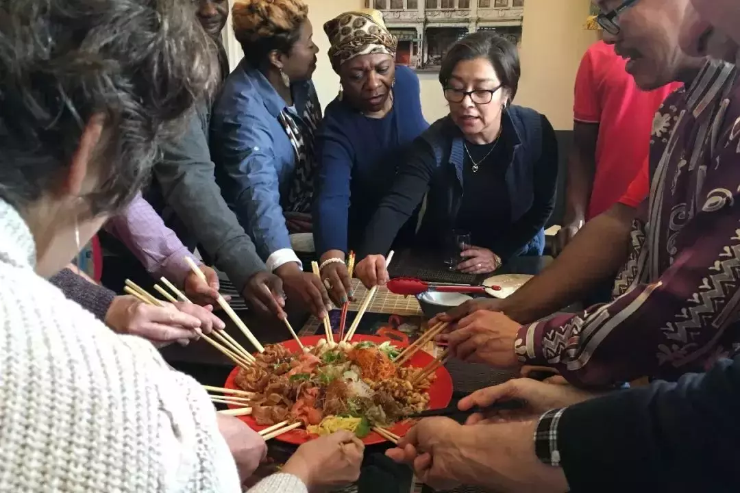 在新加坡,一起吃捞起的仪式感,才叫过年