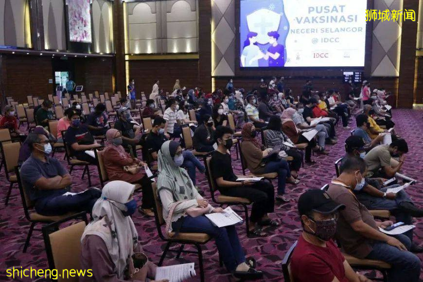 新加坡边境迟迟不开，马来西亚网友怒斥，恐吓断水断粮