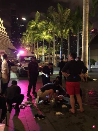 青年金沙飙电板车 撞断男童手骨