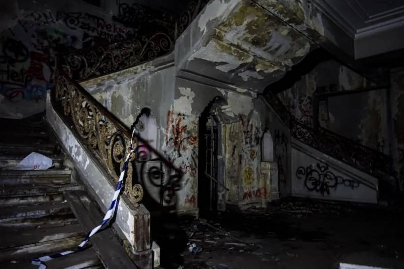 实拍！英国博主非法闯入新加坡“鬼屋”探险，却被网友力挺