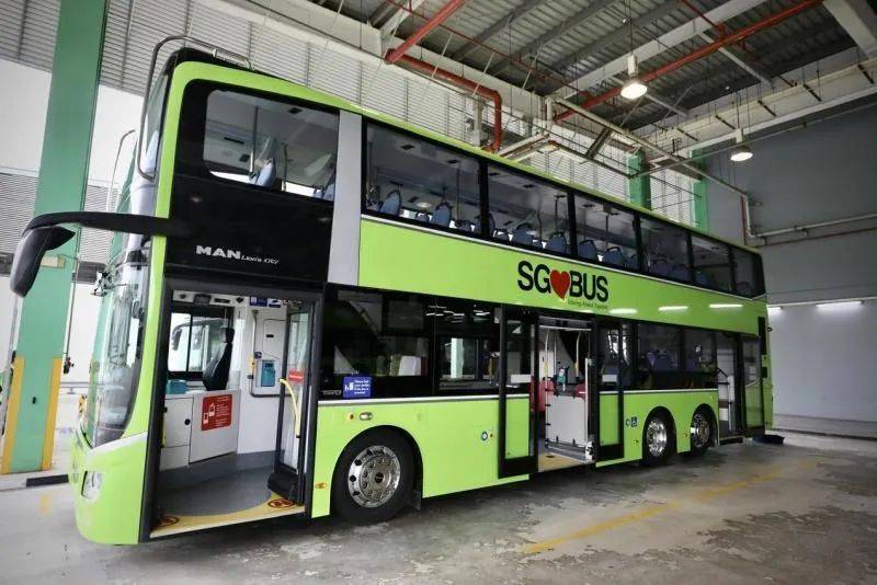 新加坡50辆三门双层巴士月底起分批上路，裕廊东334号路线率先采用