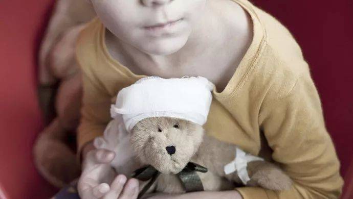 他 ,已婚,新加坡军人,竟埋伏在小学门口干坏事…坐牢7年+鞭刑