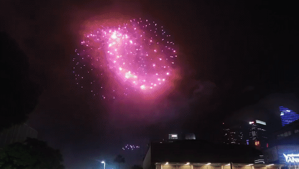 超酷炫！2020跨年烟火，无人机方阵，灯光秀照亮新加坡