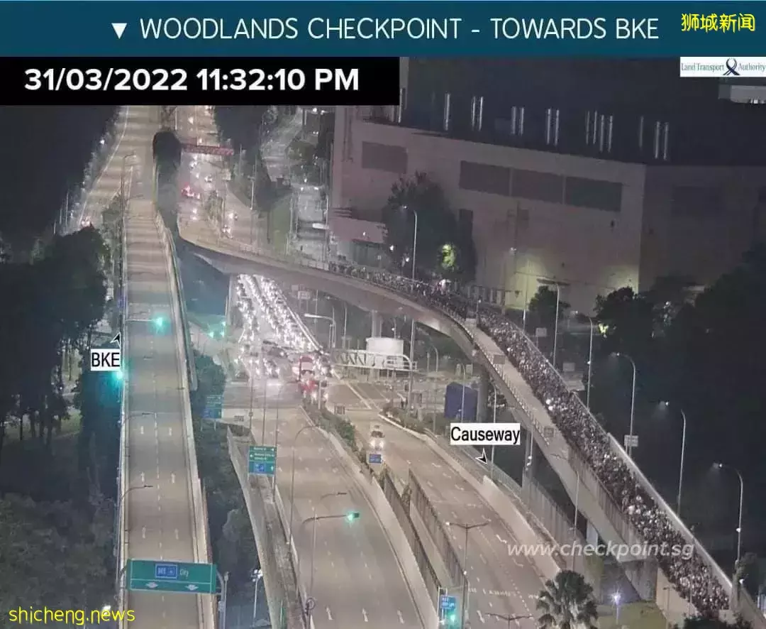 10000人!实拍新马通关历史一刻:长堤狂奔、百米人龙、深夜欢呼