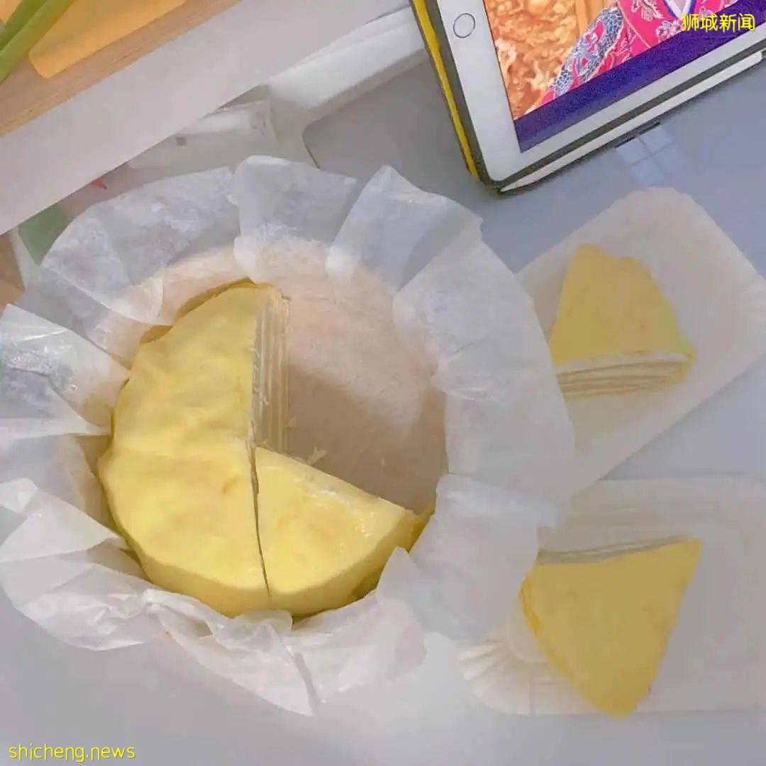 榴梿季來了!榴梿千層推出特價套餐;春秋菜館烤鴨現在僅需$9.8新