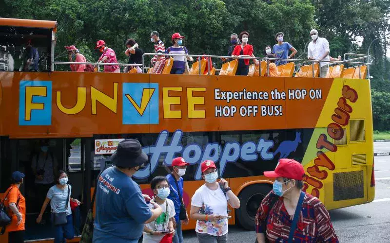 “吃喝购物在邻里”重新出发 延期七个月后近百人走访武吉甘柏