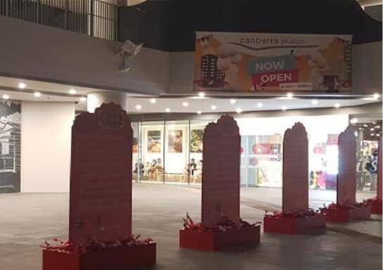 新加坡人气广场惊现“十二墓碑”？网友扎心讽刺设计师扭曲华人文化