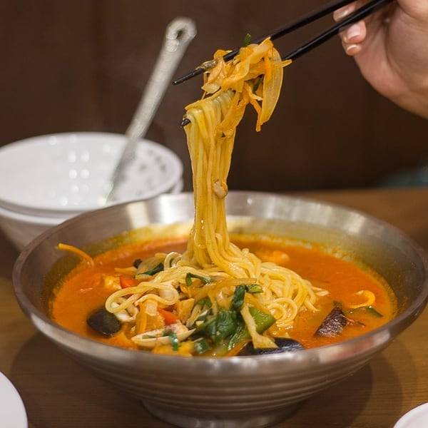 來Itaewon Jjajang嗦面!🍜炸醬面+海鮮面+糖醋肉,將韓劇裏的中華料理搬進現實