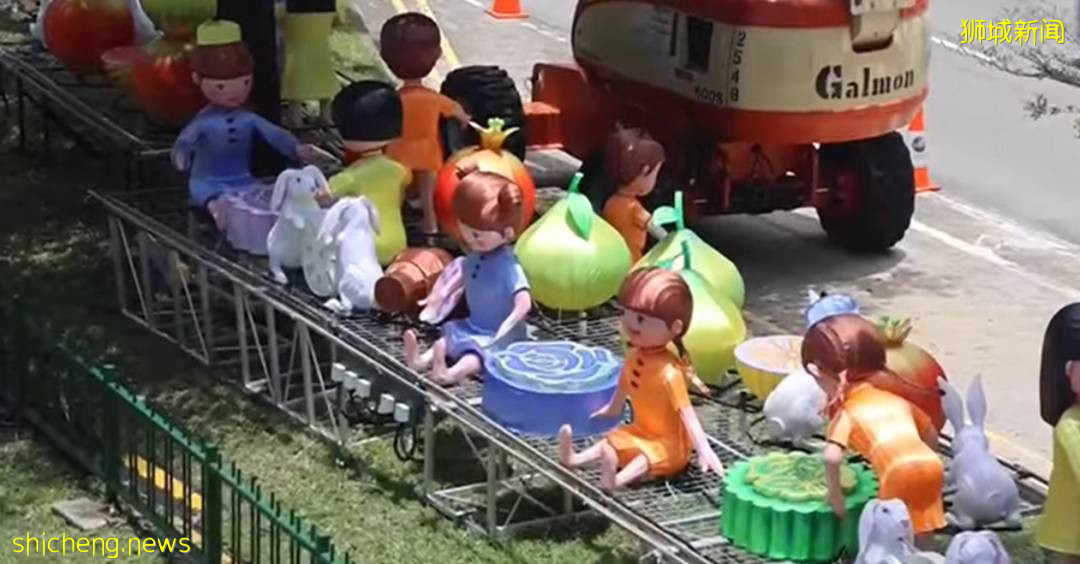 昨晚,新加坡牛车水中秋亮灯!“嫦娥好看得像整过容……”