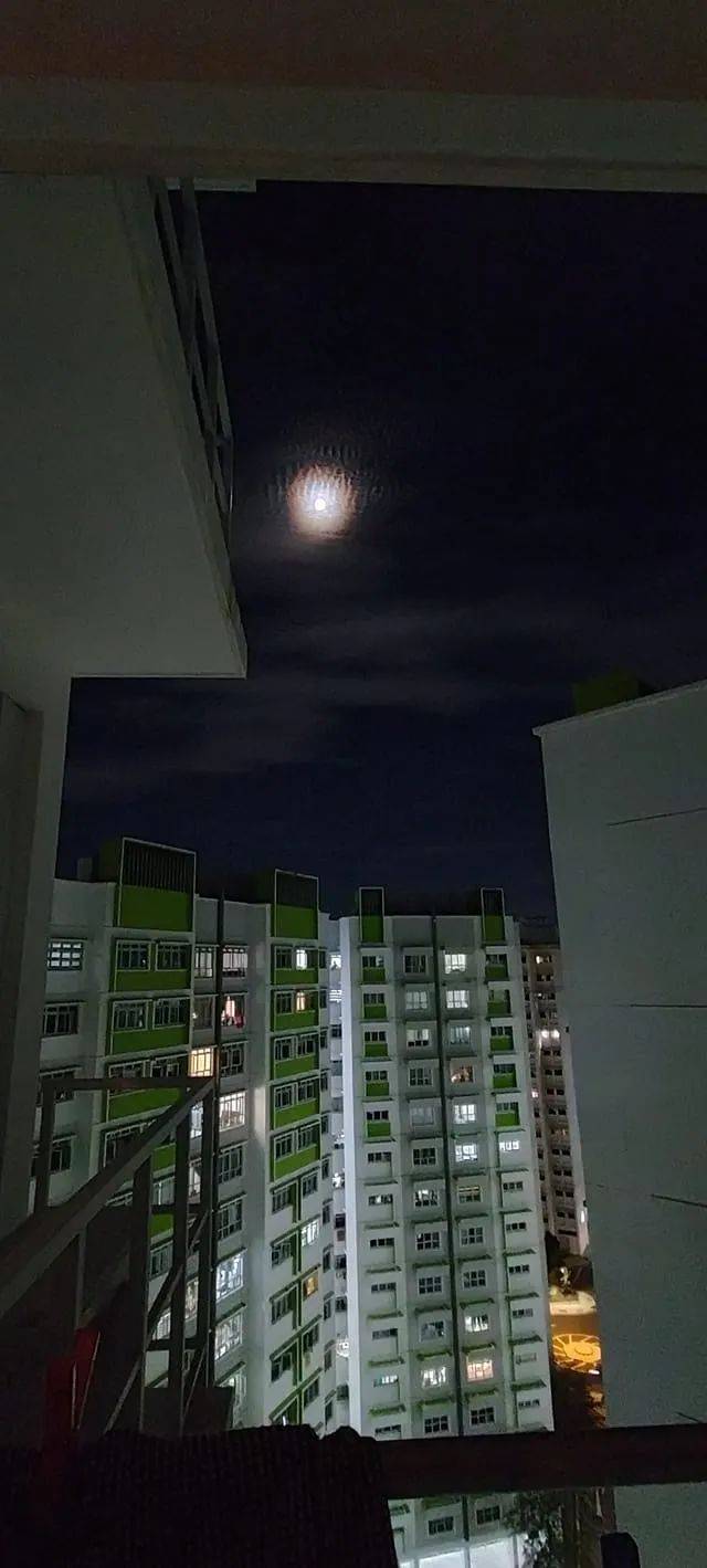 太美！新加坡驚現奇異彩虹月！全島人搶拍