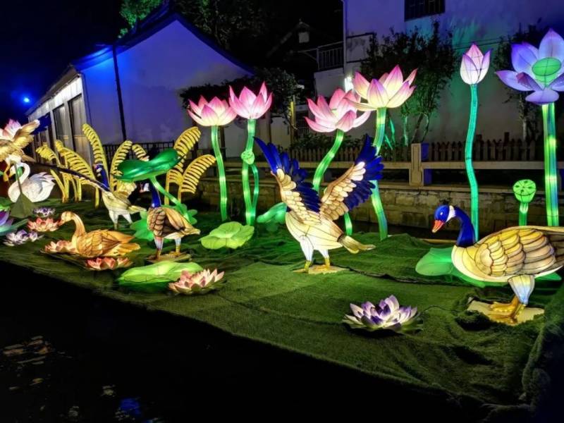 新加坡濱海灣花燈展PK中國周莊中秋燈會，你更pick誰