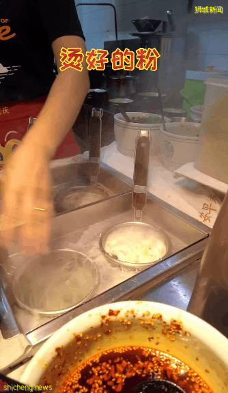 麻得过瘾!新加坡这家正宗四川肥肠粉,藏在小贩中心