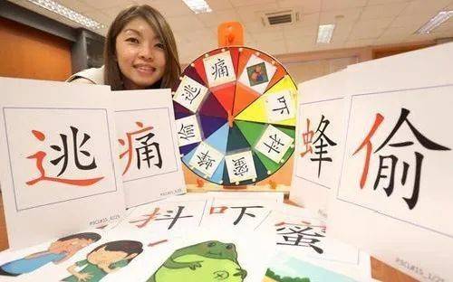 新加坡教育部长强调注重华语教育,疫情时期开展线上线下教学模式创造新体验