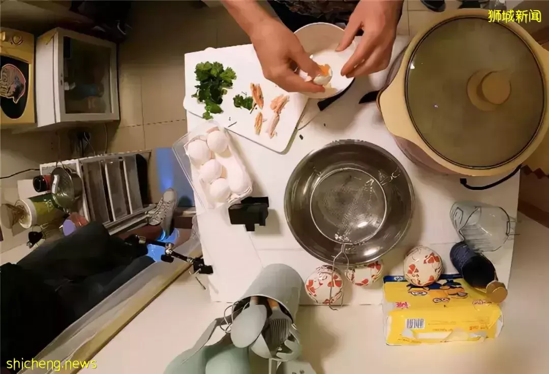 32岁香港夫妻9平米“纳米房”曝光!在新加坡,本地人需要住“纳米房”吗