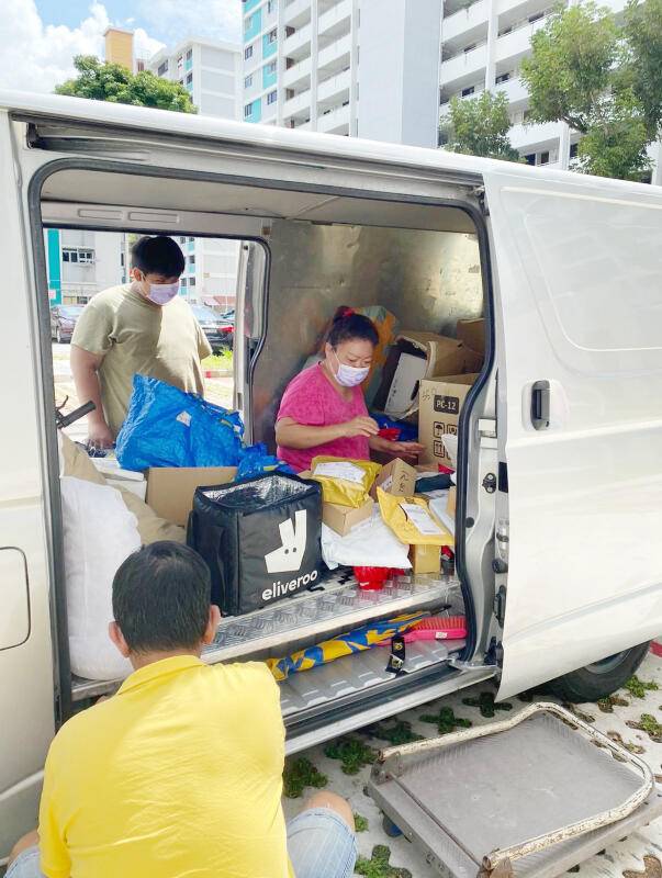 新国潮州铁枝木偶戏班接班人 没演出时当送货员
