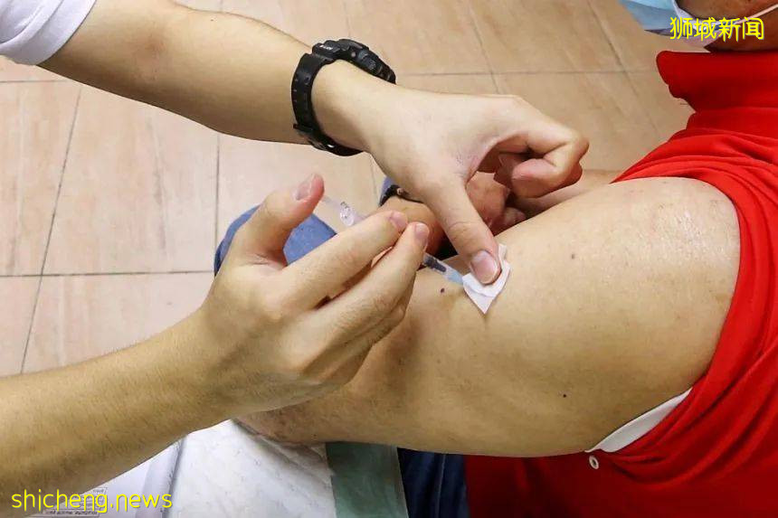 氣憤！新加坡疫苗接種人員被拖欠工資，每人高達$4000！4座組屋強制檢測