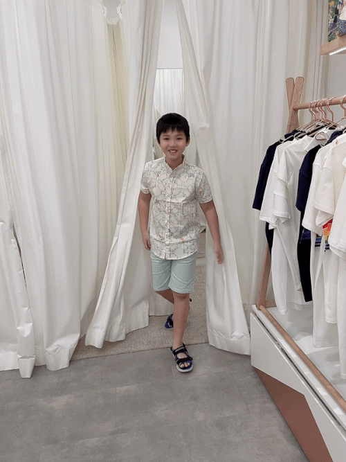 我们挖到了新加坡宝藏童装品牌,新年亲子装穿出了明星的感觉