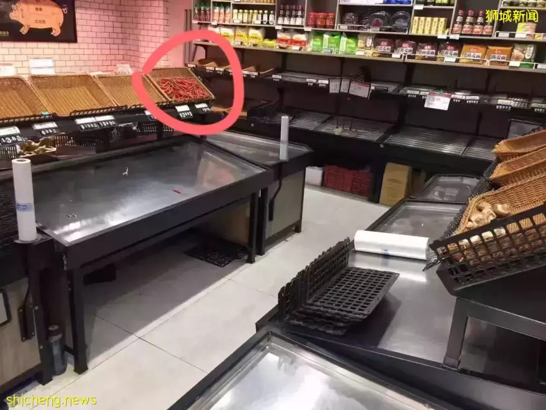 李显龙总理发声,挺中国防疫!上海的新加坡人晒冰箱,这些岛上阿姨曾囤出一个超市