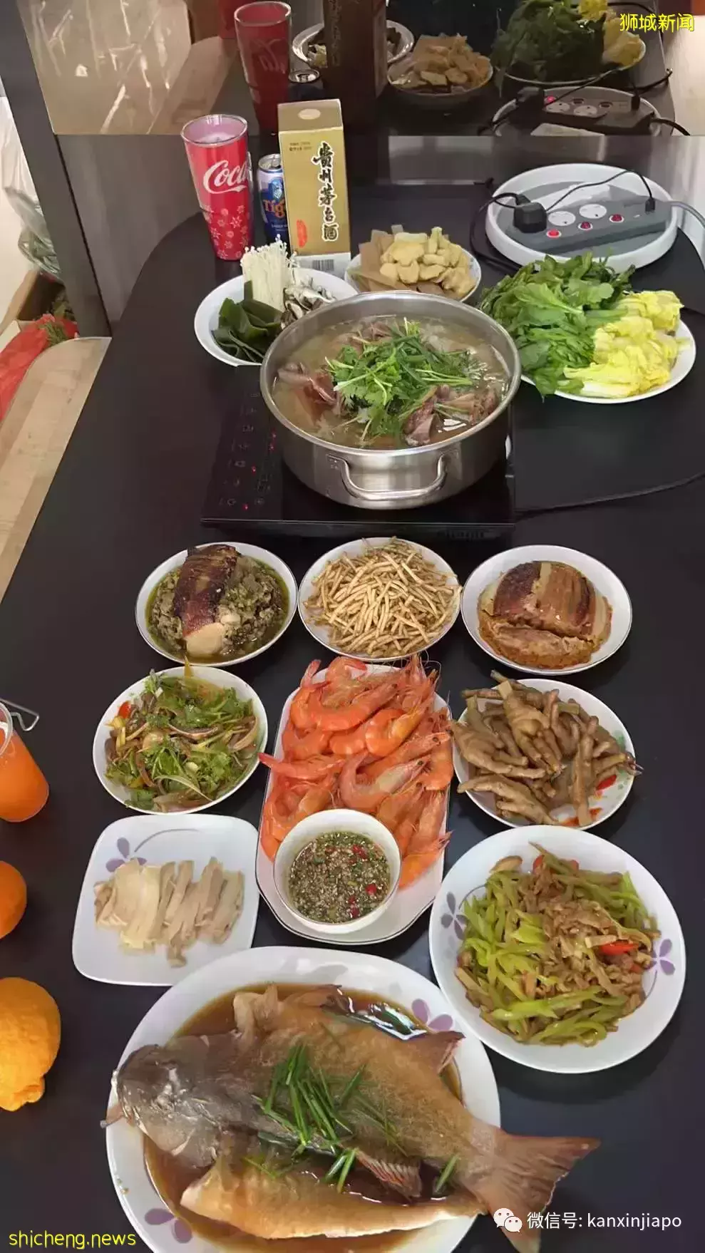 “两年多没回家了,我在新加坡挺好的,还给自己做了年夜饭,爸妈别惦记...”