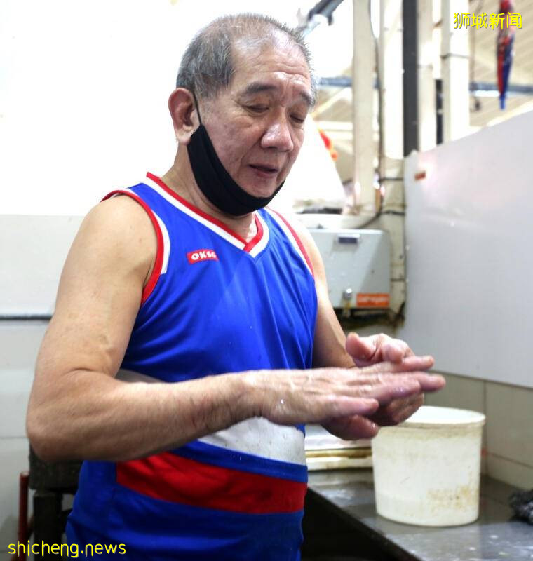 82歲老漢　爲條香蕉持刀追攤販