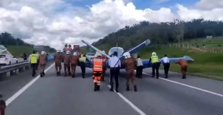 新加坡一架小型飞机引擎故障，紧急迫降马来西亚柔佛古来南北大道