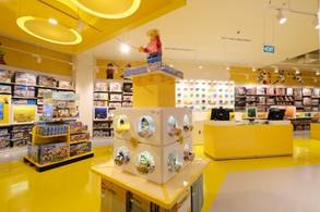全島最大！新加坡樂高新店5大超牛體驗，虛擬拼裝、3.9米魚尾獅馬賽克牆、魔幻主題展