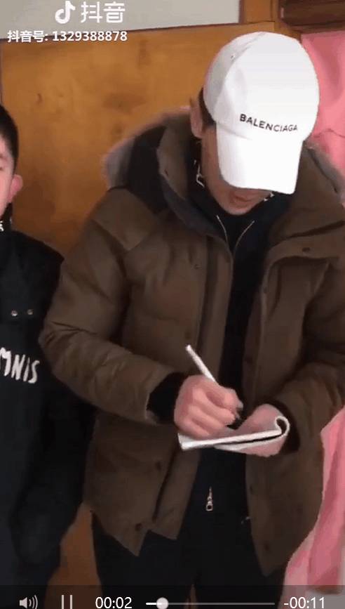 明星过年翻车:林俊杰在家K歌没人理,李佳琦、杨超越饭桌上被迫营业