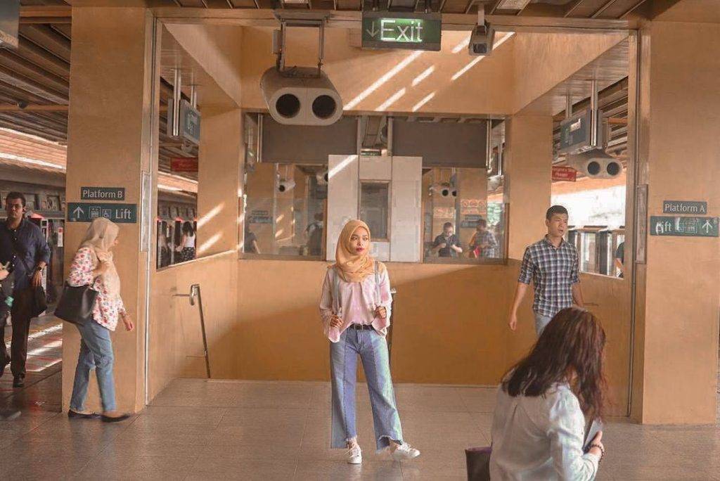 拿出手机猛拍一顿✨新加坡必打卡地铁站🚇糖果色系、暗黑风格，分分钟拍摄出酷炫照片📷 