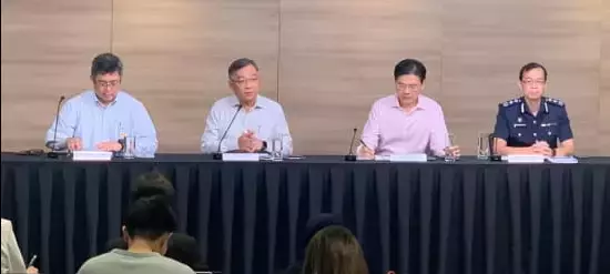 公然違規!新加坡克拉碼頭百人狂歡跨年: 不戴口罩、貼面跳舞!或導致超級傳播