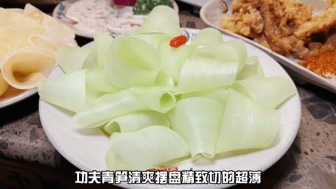 JJ林俊杰都来打卡的超劲爆火锅店现在免费送美国肥牛啦!锅底醇厚浓香,食材新鲜美味,一秒带你去火锅之城