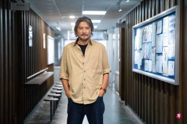 疫情几个月没剪发 李铭顺“颓废”Look被相中