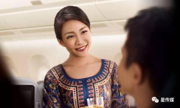 新加坡餐厅推行空姐服务，最高3千元，空姐：不全是来吃饭的