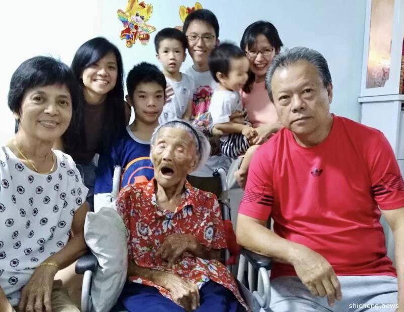 见家人最后一面 百岁爱笑嬷视频告别