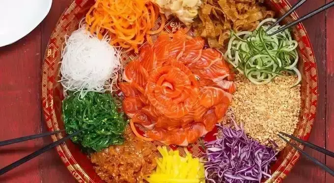 在新加坡,一起吃捞起的仪式感,才叫过年