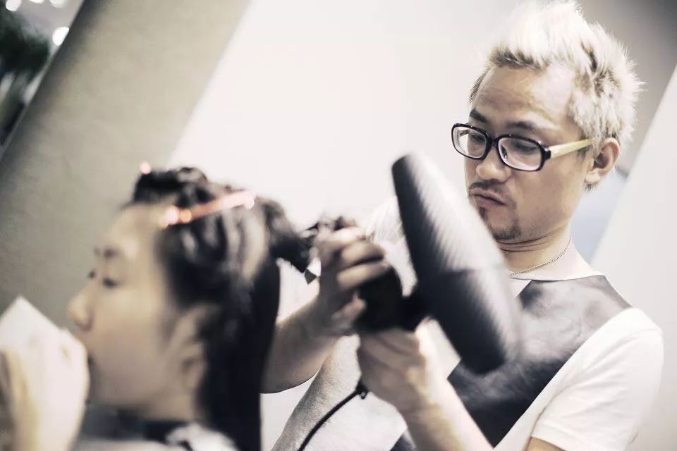 新加坡华人圈里最贵的发型师,又一家新店开业(底部福利)