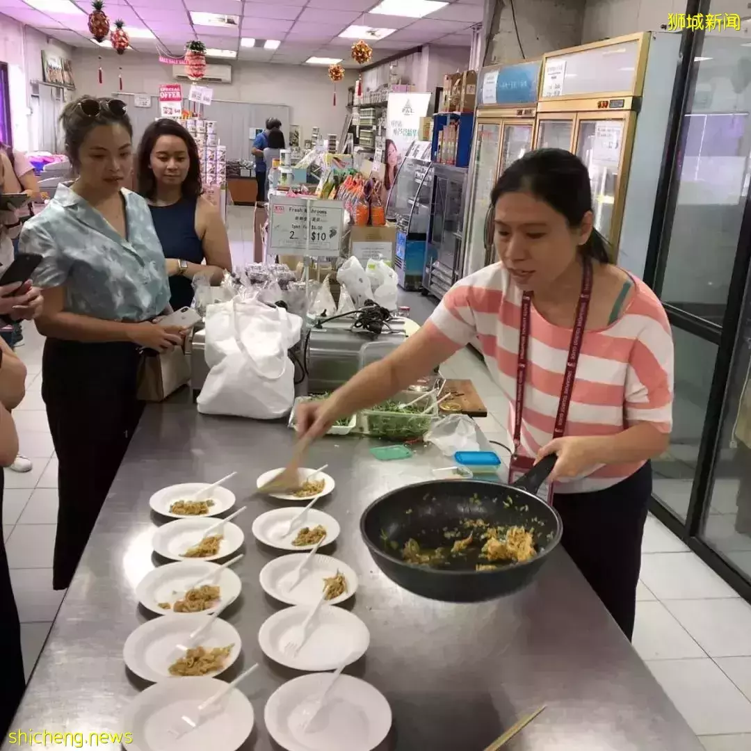 新加坡新玩法，當一天“小娘惹”！穿傳統服裝、喝下午茶、逛南洋市場