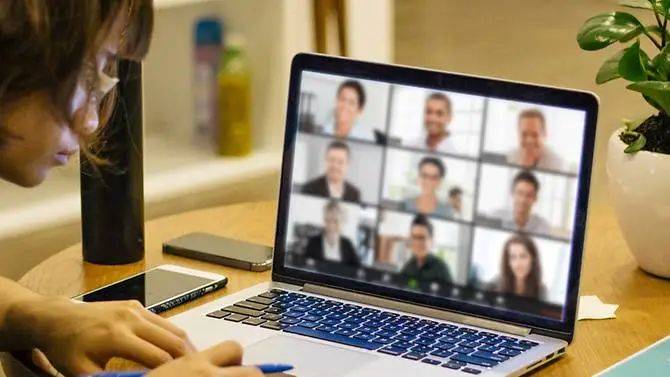 新加坡將于9月28日起放寬對一般工作場所的限制措施，“居家辦公還是回到辦公室”引起全民討論