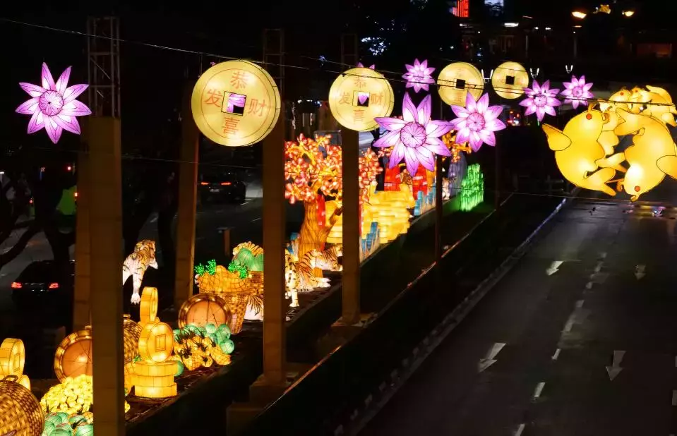 新加坡今年的“虎”點“彪”,居然“妩媚”地對我笑