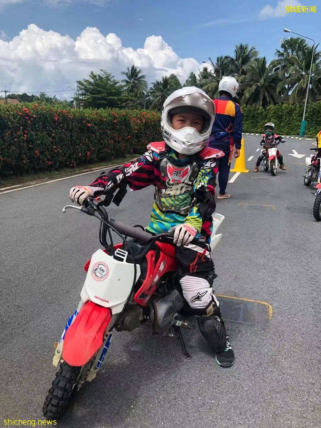 中國媽媽在普吉島陪讀，快樂教育、生活恣意，她爲什麽還要轉戰新加坡