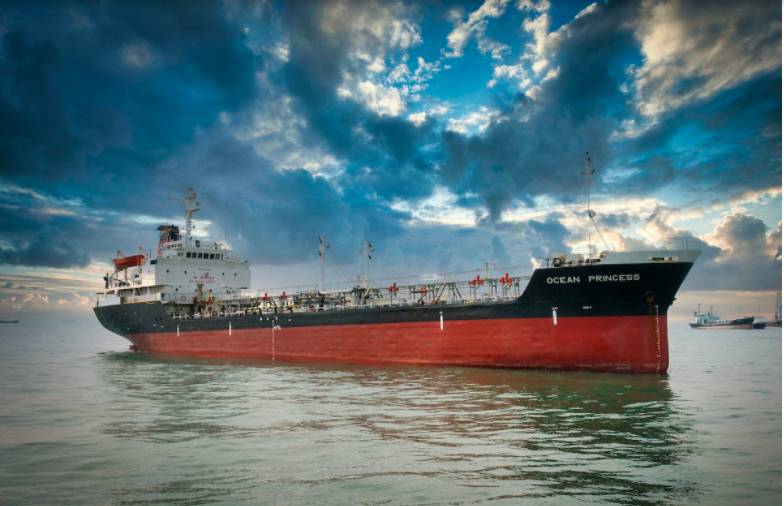 无底洞！新加坡"燃油大王"被债务淹没! 卖完码头卖船舶!...150艘, 卖三分之一了