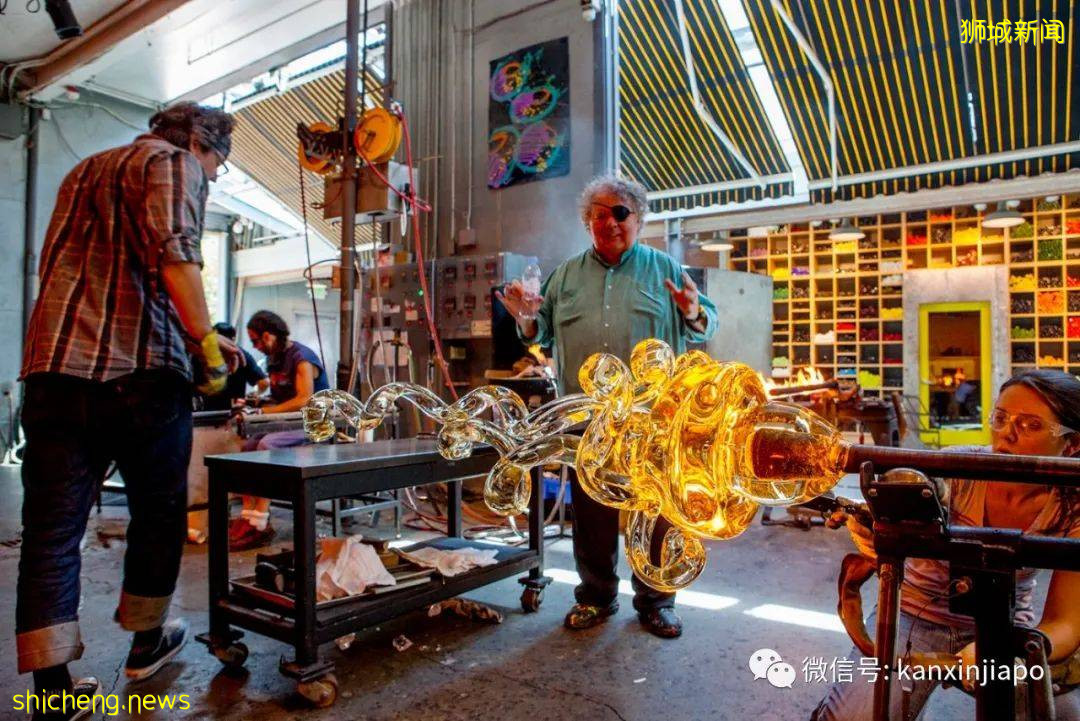 穿越魔幻国度！巨型玻璃艺术品出现在滨海湾