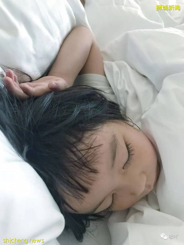 为了回新加坡,一家3口买高价票,隔夜中转28小时